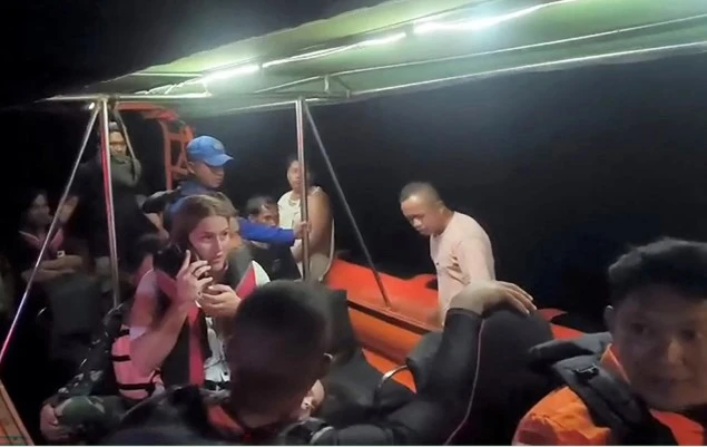 সাগরপথে মালয়েশিয়া পাচারকালে নারী ও শিশুসহ ১৮ জন উদ্ধার